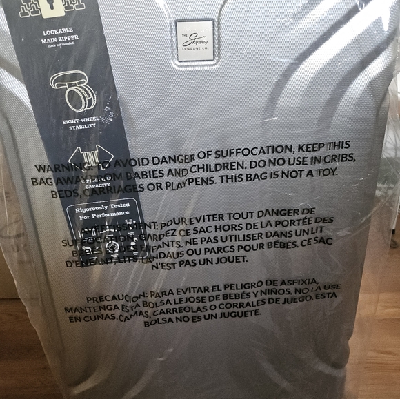 Silver Hard Shell Suitcase - Picture 4 of 5